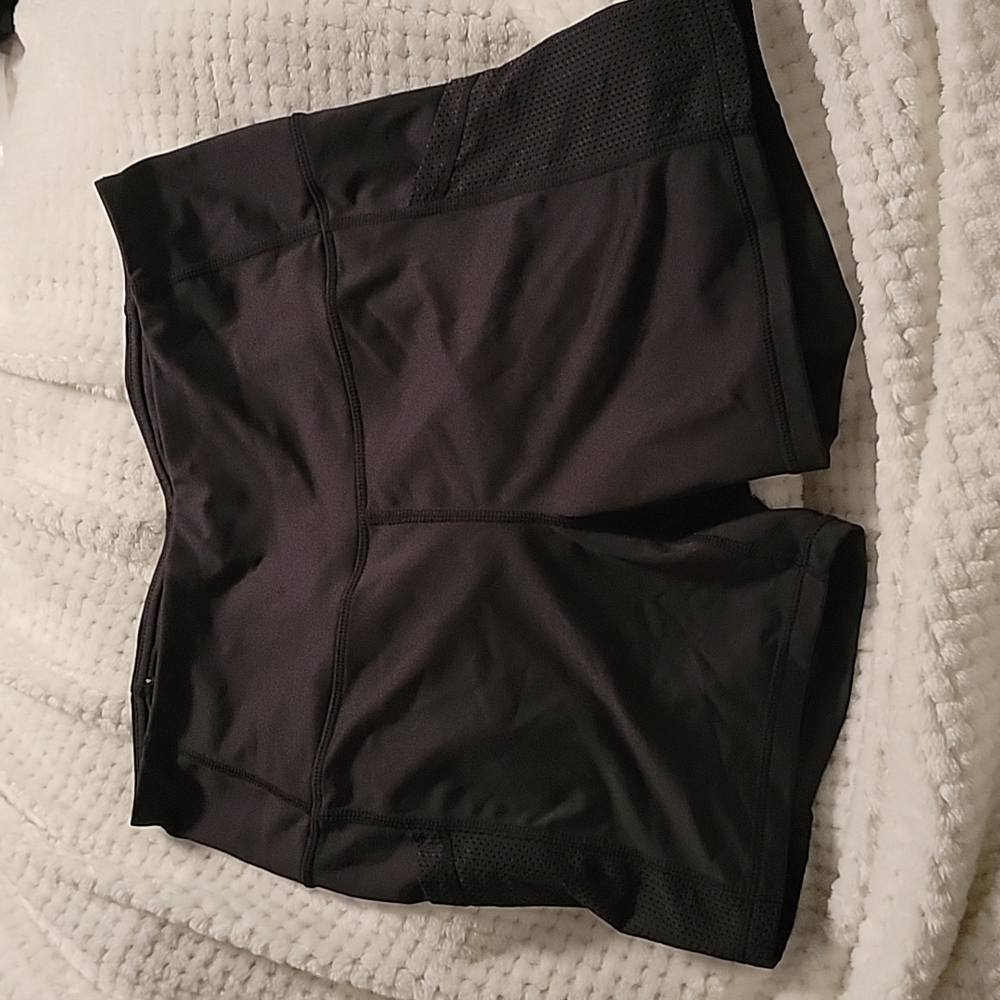 Women's black Reebok athletic shorts Large with POCKETS